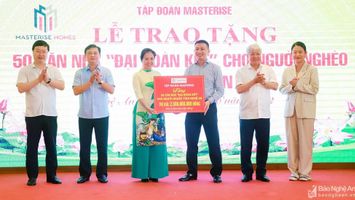 Trao hỗ trợ xây dựng 50 căn nhà 'Đại đoàn kết' cho các hộ nghèo trên địa bàn tỉnh Nghệ An