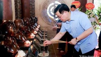 Chủ tịch Quốc hội Vương Đình Huệ tri ân các anh hùng liệt sĩ trên 'tọa độ lửa' Truông Bồn, Ngã ba Đồng Lộc