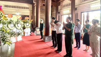Văn phòng Quốc hội dâng hương, dâng hoa tại di tích lịch sử quốc gia Truông Bồn, tỉnh Nghệ An