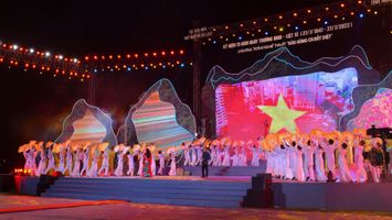 Xúc động, hào hùng Chương trình nghệ thuật 'Bản hùng ca bất diệt'