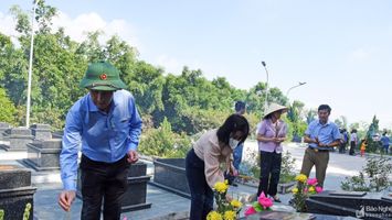 Đoàn công tác Ủy ban Khoa học Công nghệ và Môi trường của Quốc hội tưởng niệm các Anh hùng liệt sĩ tại Nghệ An