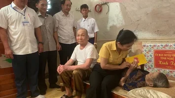 Tiếp xúc cử tri gắn với dự sinh hoạt định kỳ ở tổ chức cơ sở Đảng