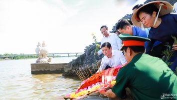 Lãnh đạo tỉnh Nghệ An tri ân các Anh hùng liệt sĩ tại Thành cổ Quảng Trị, sông Thạch Hãn, 'đất thép' Vĩnh Linh