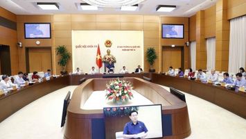 Ủy ban Thường vụ Quốc hội họp phiên chuyên đề thảo luận 8 dự án luật
