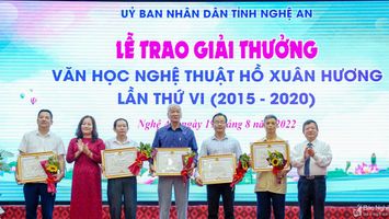 Nghệ An: Trao giải thưởng Văn học Nghệ thuật Hồ Xuân Hương cho 74 tác giả/ nhóm tác giả