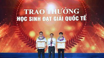 Nghệ An tuyên dương học sinh đạt giải quốc tế, quốc gia, điểm cao tại Kỳ thi tốt nghiệp Trung học phổ thông năm 2022