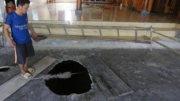 Yêu cầu Công ty CP Tân Hoàng Khang hỗ trợ toàn bộ kinh phí khắc phục sự cố nứt nẻ, sụt lún đất tại Quỳ Hợp