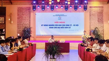 Đoàn ĐBQH tỉnh dự Hội nghị bồi dưỡng “Kỹ năng nghiên cứu báo cáo kinh tế - xã hội dành cho đại biểu dân cử”