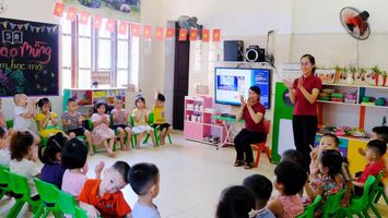 Nghệ An: Giáo viên, nhân viên nhiều trường học 'sống mòn' với mức lương hợp đồng