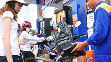 Nóng: Bộ Tài chính đề nghị giảm 50% thuế VAT, tiêu thụ đặc biệt cho xăng dầu
