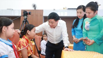 Nghệ An: Hơn 2,6 tỷ đồng ủng hộ Chương trình "Mẹ đỡ đầu - Kết nối yêu thương"