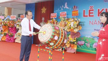Phó Chủ tịch Thường trực HĐND tỉnh dự Lễ khai giảng tại Trường Tiểu học Lê Mao