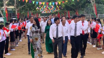 Phó Chủ tịch HĐND tỉnh Nguyễn Như Khôi dự Lễ khai giảng tại Quế Phong