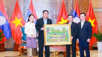 Lãnh đạo tỉnh Nghệ An tiếp xã giao Bộ trưởng, Chủ nhiệm Văn phòng Phủ Thủ tướng Lào