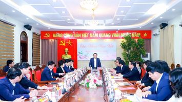 Đồng chí Nguyễn Xuân Thắng làm việc với Ban Thường vụ Tỉnh ủy Nghệ An