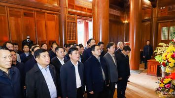 Thủ tướng Chính phủ dâng hoa, dâng hương tưởng niệm Chủ tịch Hồ Chí Minh