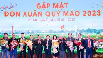 Lãnh đạo tỉnh gặp mặt Hội Đồng hương Nghệ An tại Hà Nội
