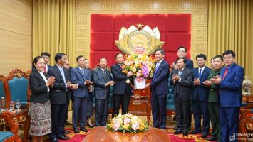 Lãnh đạo tỉnh Khăm Muộn (Lào) chúc Tết tỉnh Nghệ An