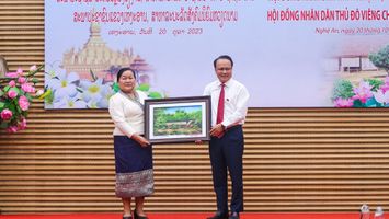 HĐND Thủ đô Viêng Chăn (Lào) và tỉnh Nghệ An tọa đàm trao đổi kinh nghiệm hoạt động