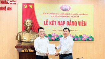 Chi bộ Dân nguyện và Thông tin tổ chức Lễ kết nạp đảng viên
