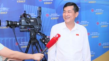 Bộ Giáo dục và Đào tạo biên soạn một bộ sách giáo khoa: Nên hay không?