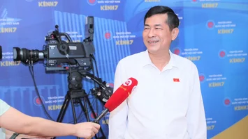 Bộ Giáo dục và Đào tạo biên soạn một bộ sách giáo khoa: Nên hay không?