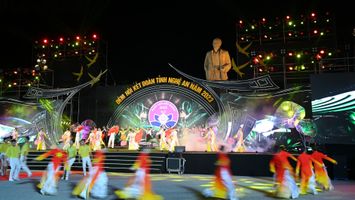 Ấn tượng, hấp dẫn Chương trình nghệ thuật 'Vang mãi bài ca kết đoàn'