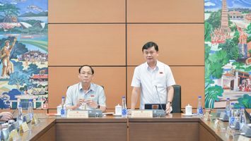 Đại biểu Quốc hội đoàn Nghệ An thảo luận về sửa đổi Luật Lưu trữ