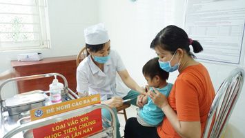 Sở Y tế trả lời cử tri huyện Nghĩa Đàn về cung ứng vắc xin và sinh phẩm y tế phục vụ chương trình tiêm chủng mở rộng