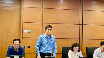 Đại biểu Quốc hội Hoàng Minh Hiếu: Xem xét việc quy định xe công nghệ được xếp vào loại hình xe taxi và quyền của hành khách trong hoạt động vận tải hành khách đường bộ