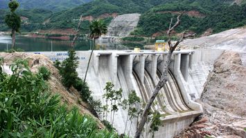 Cử tri đề nghị tổ chức khảo sát lại hệ lụy do xây dựng thủy điện gây ra để có giải pháp lâu dài