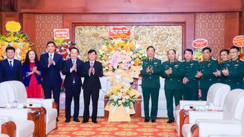 Lãnh đạo tỉnh Nghệ An chúc mừng Quân khu 4 nhân kỷ niệm 79 năm ngày thành lập Quân đội Nhân dân Việt Nam