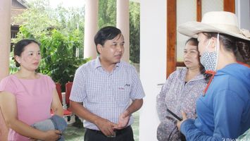 Quan tâm tiếp nhận, giám sát việc giải quyết ý kiến, kiến nghị và đơn thư để đáp ứng nguyện vọng của cử tri và Nhân dân
