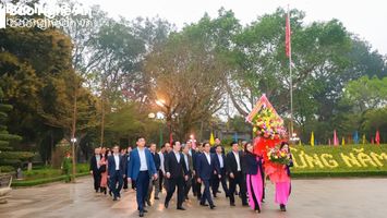 Bộ trưởng Bộ Ngoại giao dâng hoa, dâng hương tại Khu Di tích Kim Liên