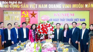 Bí thư Tỉnh ủy Thái Thanh Quý thăm, chúc mừng Sở Y tế nhân kỷ niệm ngày Thầy thuốc Việt Nam