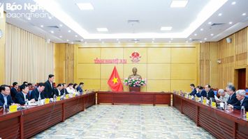 Lãnh đạo tỉnh Nghệ An làm việc với Tổ Tư vấn kinh tế - xã hội