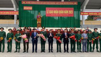 Phó chủ tịch HĐND tỉnh Nguyễn Như Khôi dự Lễ giao, nhận quân ở huyện Quế Phong