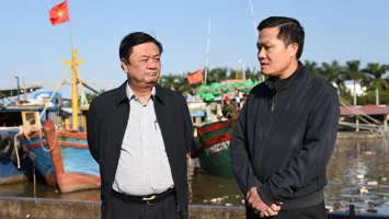Bộ trưởng Lê Minh Hoan: Ghi chép ở một cảng cá/Hay ngẫm nghĩ về câu chuyện Tam Ngư