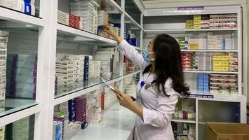 Thủ tướng Chính phủ chỉ đạo triển khai các giải pháp bảo đảm đủ thuốc, trang thiết bị y tế