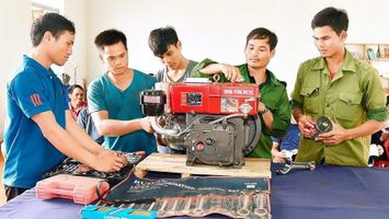 Trả lời cử tri xã Na Loi về hỗ trợ đào tạo nghề, giải quyết việc làm cho lao động nông thôn