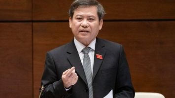 'Hết sức khó khăn' nếu cán bộ, công chức tự sống bằng lương