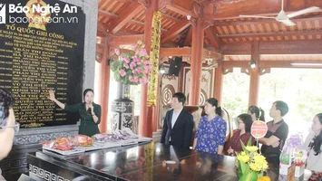 Phó Chủ nhiệm Thường trực Văn phòng Quốc hội dâng hoa, dâng hương tại Khu Di tích lịch sử Quốc gia Truông Bồn