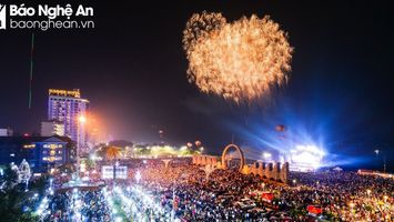 Lễ hội du lịch Cửa Lò chính thức khai mạc vào lúc 20h ngày 14/4