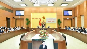 Phải bảo đảm tiền lương, phụ cấp, chế độ đãi ngộ thỏa đáng để giữ chân nhân viên y tế cơ sở