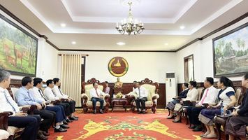 Các đoàn công tác Nghệ An thăm, chúc Tết cổ truyền Bunpimay tại Savannakhet và Xaysomboun (Lào)