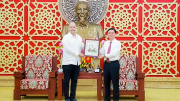 Bí thư Tỉnh ủy Nghệ An Thái Thanh Quý tiếp Chủ tịch Ủy ban Bảo vệ Cách mạng Cuba Gerardo Hernandez Nordelo