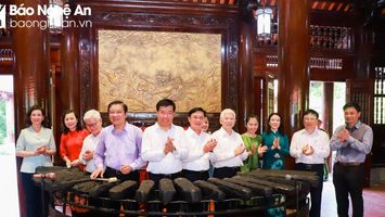 Tỉnh Bình Phước trao tặng Khu Di tích Kim Liên tiêu bản Đàn đá Lộc Hòa