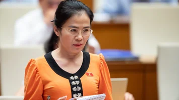 Đại biểu Võ Thị Minh Sinh thiết tha đề nghị Chính phủ giải quyết dứt điểm các tồn tại về bồi thường, hỗ trợ tái định cư Dự án Thủy điện Bản Vẽ