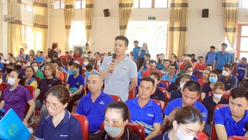 Đoàn đại biểu Quốc hội tiếp xúc cử tri với 200 công nhân, người lao động Nghệ An