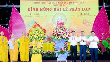 Lãnh đạo tỉnh chúc mừng Ban Trị sự Giáo hội Phật giáo Nghệ An, dự Đại lễ Phật đản 2023